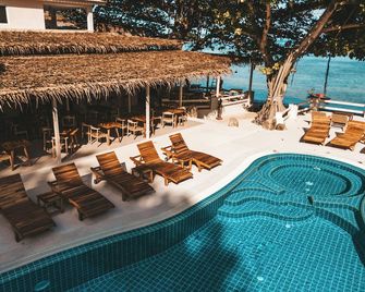 Blue Turtle Hotel Samui - קו סאמוי - בריכה