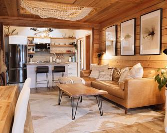 The Kootenay Lake House - A Private Luxury Retreat - Nakusp - Sala de estar