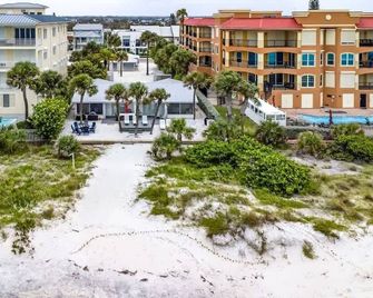3 Palms Retreat - Belleair Beach - Outdoor view
