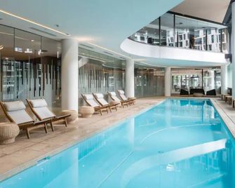 Elevated Waterfront Stay with Indoor Pool and Views - Melbourne - Pool