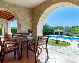 Apartment Villa Sand-2 by Interhome - Stifanići - Piscina