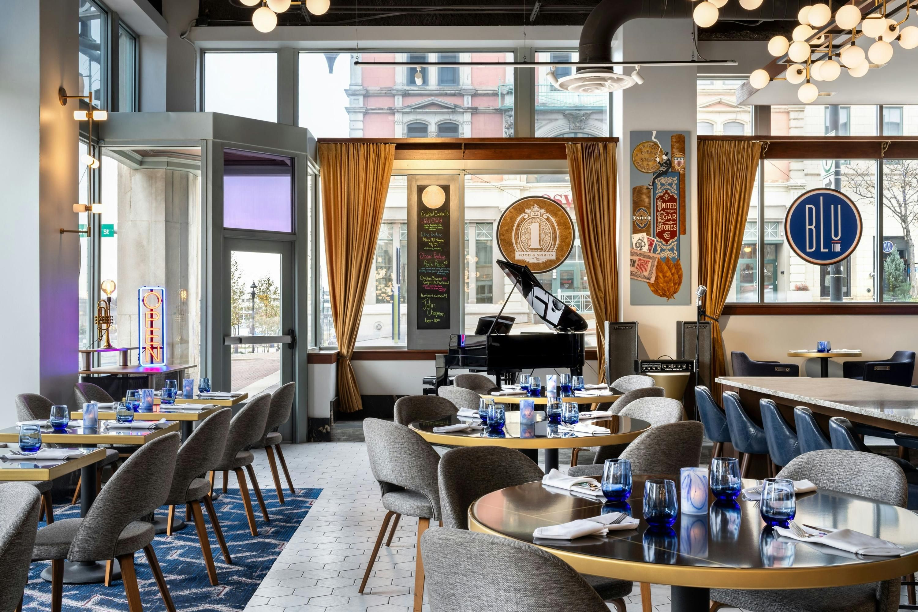 BLU-Tique, Akron, a Tribute Portfolio Hotel - אקרון - מסעדה