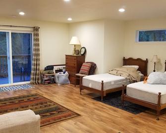 The North Bank Cabin,100ft private McKenzie Riverfront, Grill, 20min to Falls - Blue River - Habitación