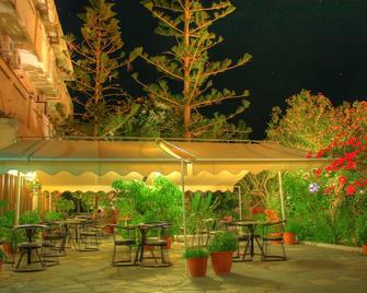 Esperides Hotel - Myrtos - Patio