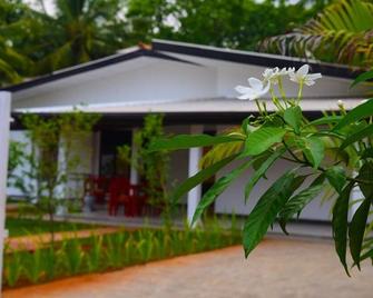Tahala Transit Home - Anuradhapura - Außenansicht