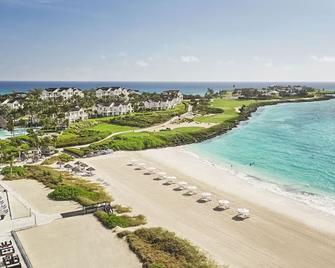 Oceanfront Bliss, Two-Bedroom Luxury, Grand Isle Resort, 2 Family Ready Rooms - George Town - Strand