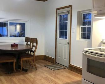 Spacious 2 Bedroom Apartment in Cobalt - Cobalt - Dining room