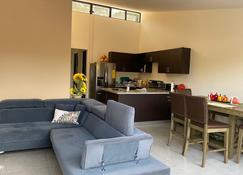 luxury Modern Home With Pool 25mi From The Beach. - Santa Tecla - Kitchen