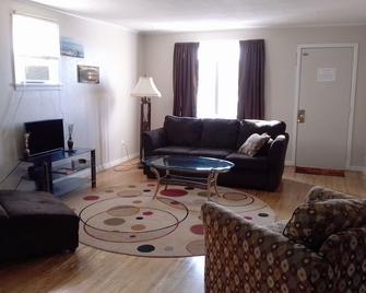 2 Bedroom Downtown Apartment with off street parking. - Devils Lake - Living room