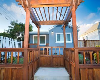 Clean & Lovely house close to everywhere - Oakland - Balcón