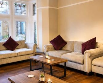 Heath Cottage Hotel - Leeds - Living room
