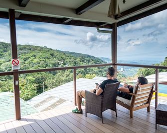 كامينو فيرديه بي آند بي مونتيفيرده كوستا ريكا - مونتيفردي - شرفة