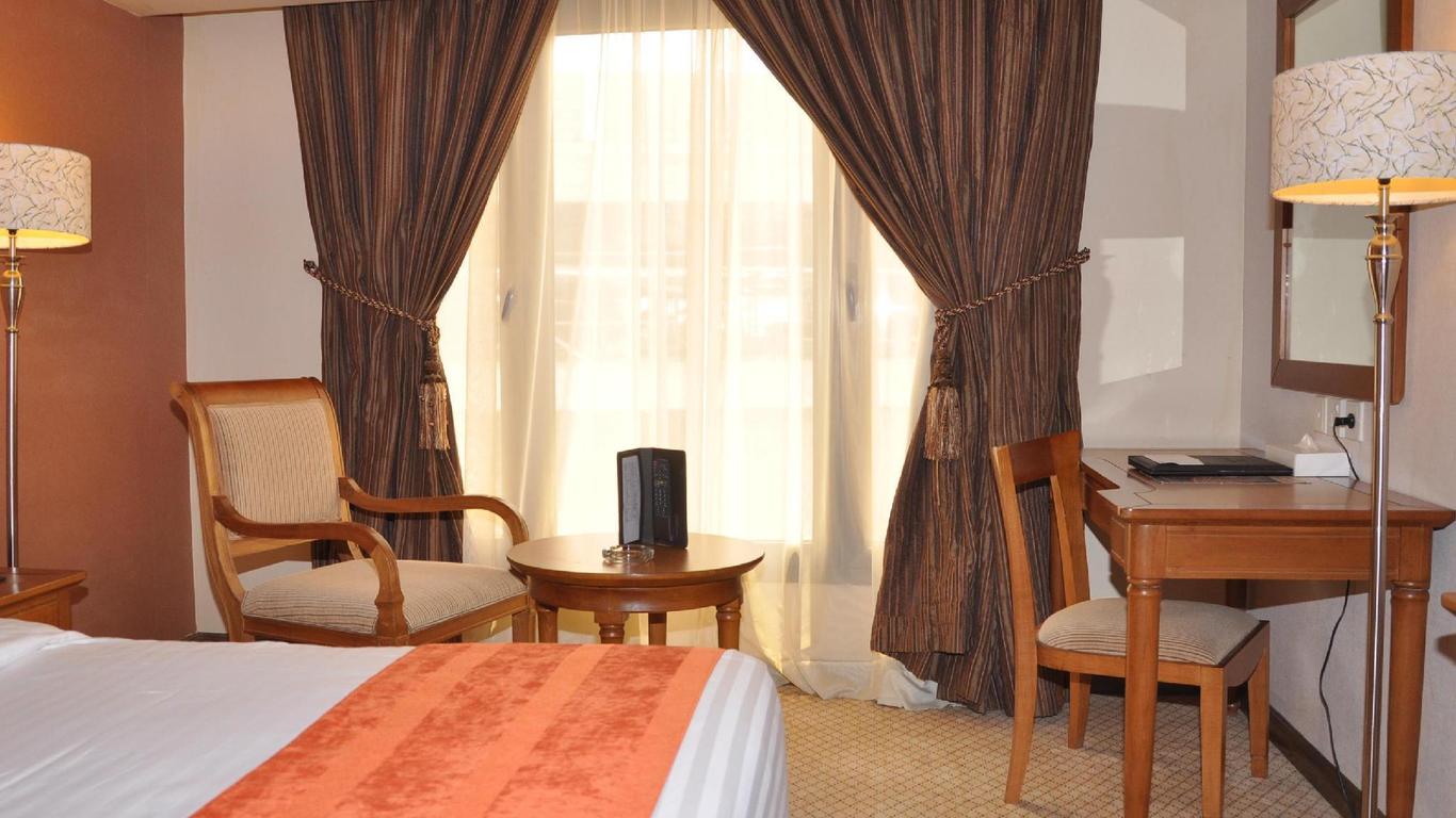 فندق ريف الملز الدولي