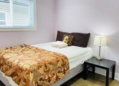 Cozy and clean bedroom - New Westminster - Habitación
