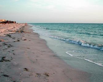 Beach Studio Condo ~ Olympic Sized Pool , directly on the intracoastal waterway - Indian Shores - Beach