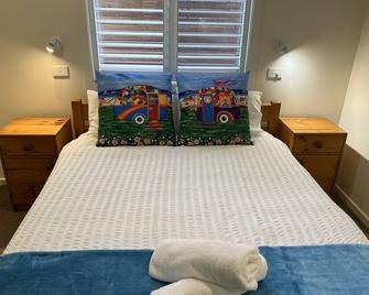 The Beach House 200m Level Walk To Beach-Availability Easter - Avoca Beach - Sypialnia