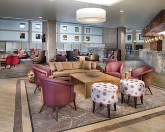 DoubleTree by Hilton Lawrence - Lawrence - Area lounge
