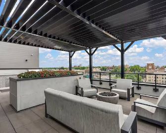 W208 Luxury Spacious 2bd Condo in Dt Minneapolis, Minutes from Minneapolis Convention Center & Us Bank Arena - Minneapolis - Balcony