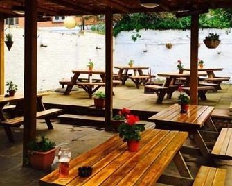 The Swan Inn - Isleworth - Patio