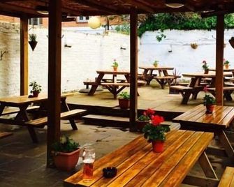The Swan Inn - Isleworth - Patio