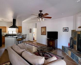 Private Estate For Family Reunion, Weddings, Business Retreat, And Vacations - Rodeo - Sala de estar