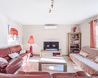 Holiday Home Les Ormes by Interhome - Vendays-Montalivet - Sala de estar