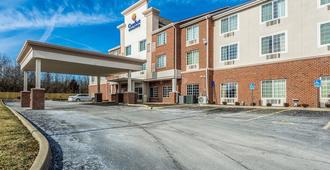 Comfort Inn and Suites Dayton North - Dayton - Edificio