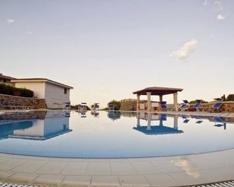 Tenuta Su Vrau - Posada - Piscina