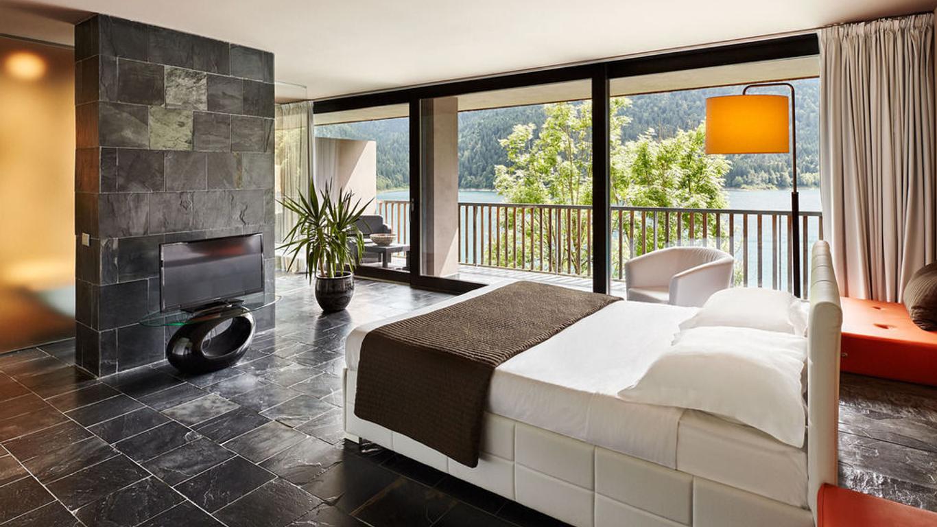 Maanja Lake Front Suite