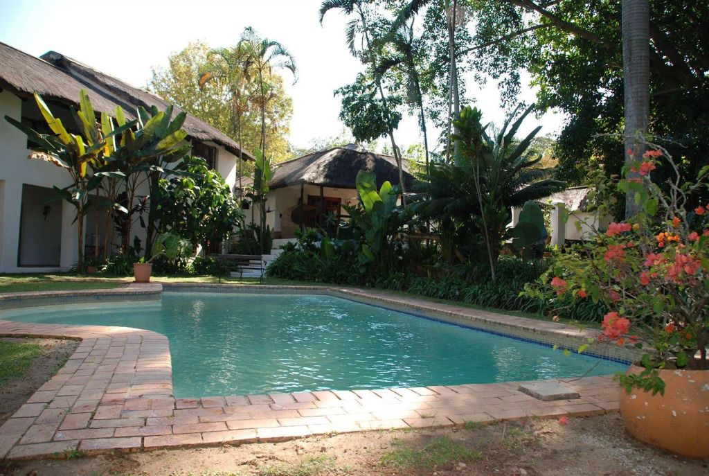 Royal Bakoena Lodge - Hamilton Parks - הייזיוויו - בריכה