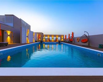 Occidental Dubai Production City - Dubai - Bể bơi