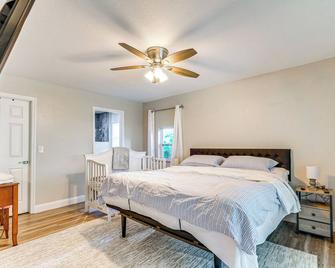 Lakefront Home with Heated Pool, Near Disney - Spring Hill