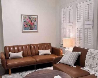 The Market Apts by Nest and Bloom - brSuite 1 (331) - Ashland - Living room