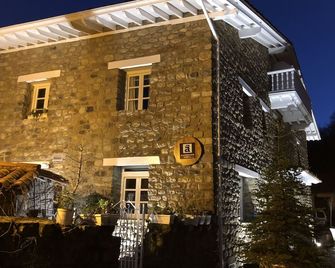 El Bosque de La Anjana - Selores - Building