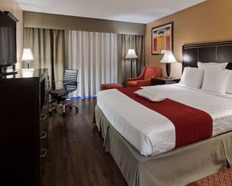 Best Western Plus Palm Desert Resort - Palm Desert - Bedroom