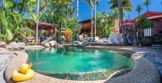 Travellers Oasis - Hostel - Cairns - Piscina