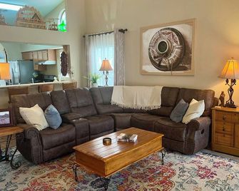 Mountain View Escape 21442827 - Sierra Vista - Living room