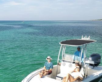 Puerta Azul - Coxen Hole