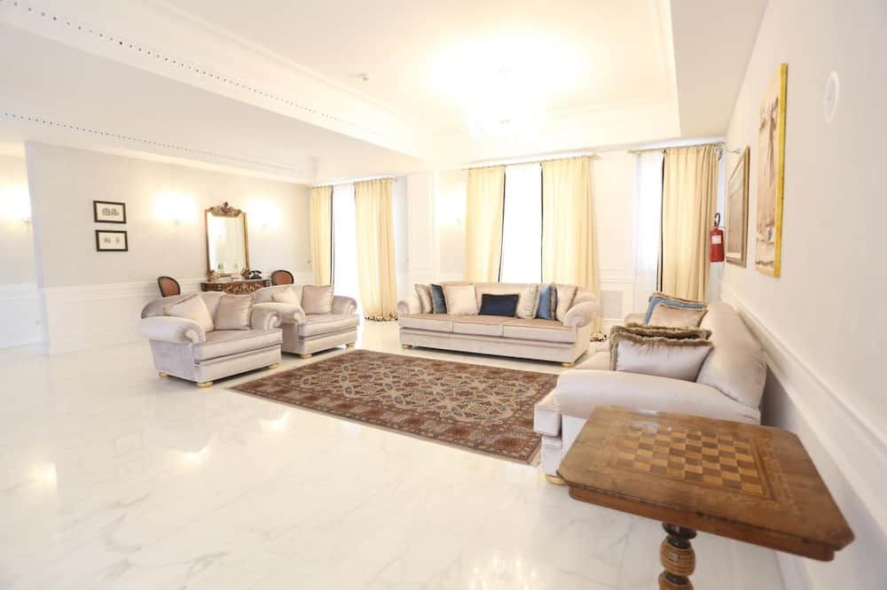 هوتل تيزوريتو