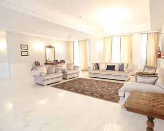 Hotel Tesoretto - Poggiardo - Wohnzimmer