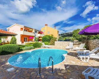 Apartment in Nin near the Beach & Pool - Zaton - Pool
