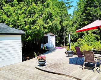 New Buddha Bing Unique Experience Cottage and Cabins - Tobermory - Patio