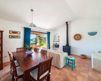 Villa Graniti - San Pantaleo - Comedor