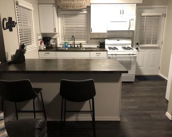 Edwards House; Litchfield, Il; Pets Welcome - Litchfield - Keittiö