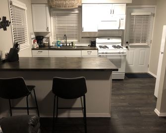 Edwards House; Litchfield, Il; Pets Welcome - Litchfield - Keuken