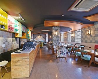 Hotel Royal Empire - ג'איפור - בר