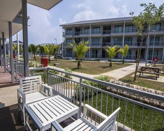 Royale Chulan Cherating Chalet - Balok - פטיו