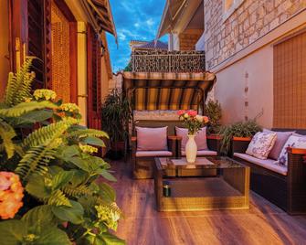 Old Town Villa Trogir Stars With Free Parking - Trogir - Innenhof