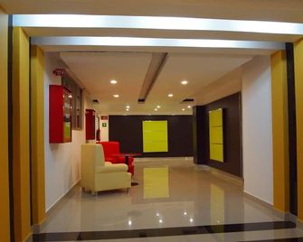 Hotel Santa Cruz - Tlanepantla de baz - Lobby