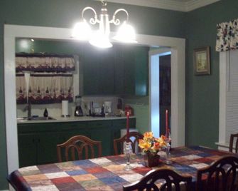 The Haley House Circa 1938 br20 miles to Atlanta and 10 miles to St. Mtn Park. - Lithonia - Comedor
